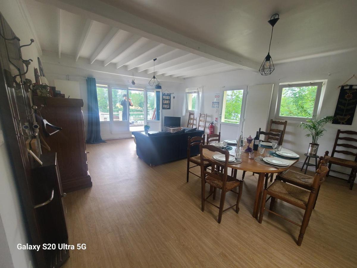 Les Chambrees Du Bac Hotel Charly-sur-Marne Bagian luar foto